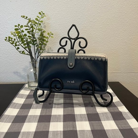 The Sak Handbags - The Sak Iris Large Smartphone Crossbody Wallet - Dusty Blue